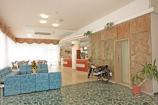 CLUB HOTEL AURELIO & ERITREA 3* - Cesenatico (FC) Elegante struttura fronte mare