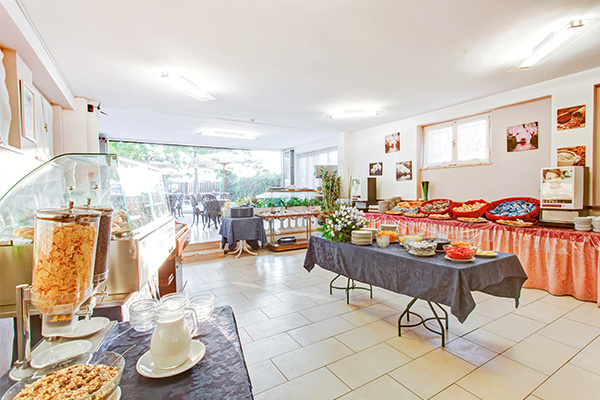 CLUB HOTEL AURELIO & ERITREA 3* - Cesenatico (FC) Elegante struttura fronte mare