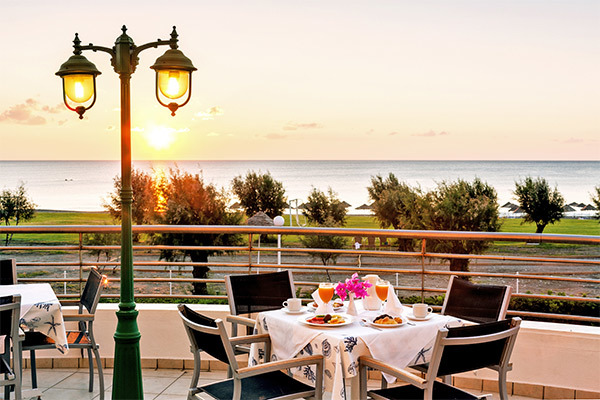NICOLAUS CLUB BLUE SEA BEACH RESORT 4*S - Kalithea (Rodi - Grecia) Resort di qualità su una suggestiva spiagga