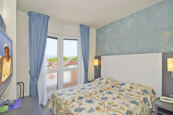 HOTEL EUR 3* - Lido di Camaiore (LU) ACCOGLIENTE STRUTTURA IDEALE PER FAMIGLIE
