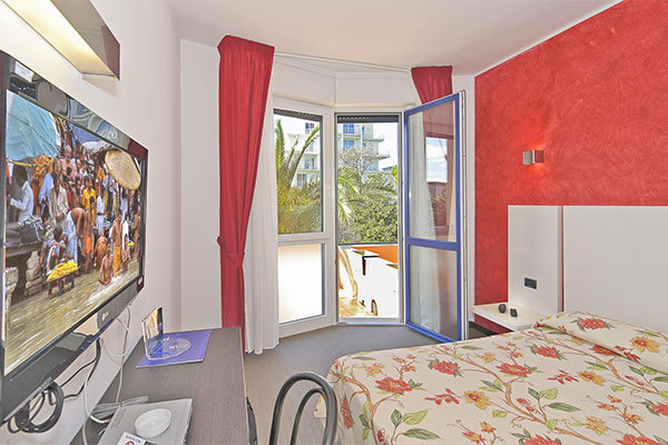 HOTEL EUR 3* - Lido di Camaiore (LU) ACCOGLIENTE STRUTTURA IDEALE PER FAMIGLIE