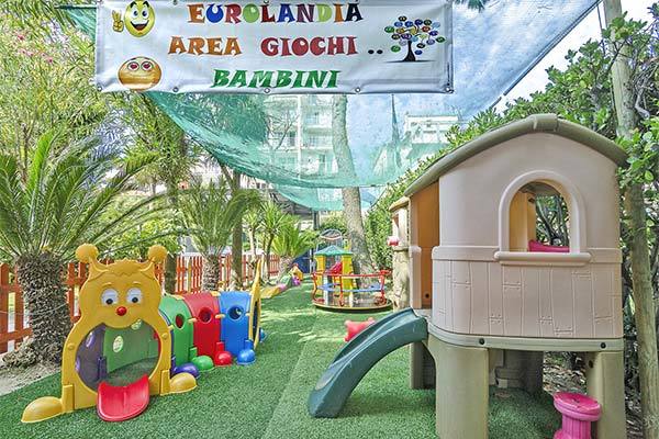 HOTEL EUR 3* - Lido di Camaiore (LU) ACCOGLIENTE STRUTTURA IDEALE PER FAMIGLIE