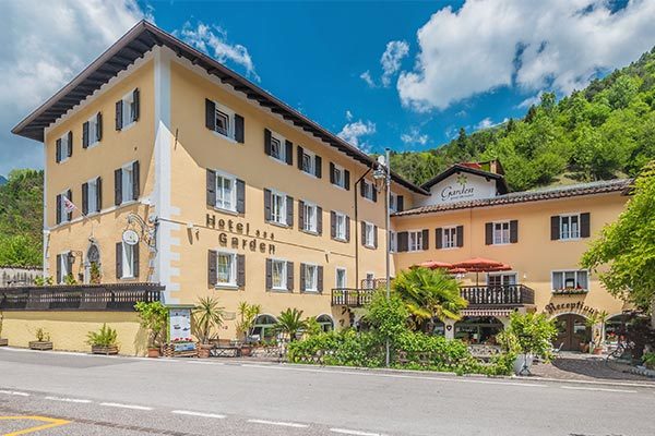 GOOD LIFE HOTEL GARDEN 3* - Ledro (TN) Struttura sul Lago di Ledro, circondata da un magnifico giardino