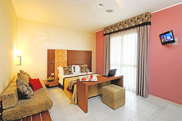 SERENA MAJESTIC HOTEL 4* - Montesilvano (PE) Direttamente sulla spiaggia