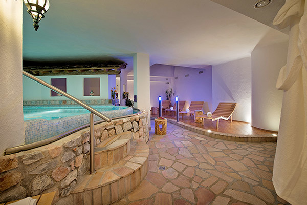 HOTEL CRISTALLO 3*S - Passo San Pellegrino - Moena (TN) Storico ed elegante hotel 3*S nel cuore della Val di Fassa