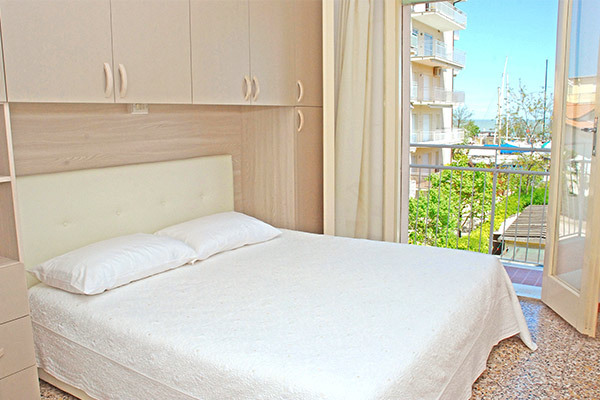 HOTEL ELSA 3* - Milano Marittima (RA) Semplice ed essenziale, a 200 metri dalla spiaggia