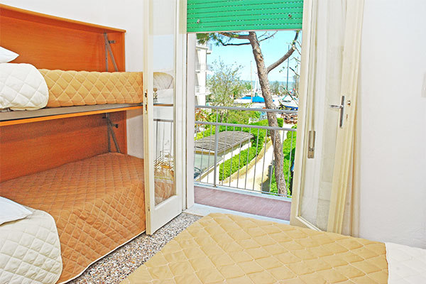 HOTEL ELSA 3* - Milano Marittima (RA) Semplice ed essenziale, a 200 metri dalla spiaggia