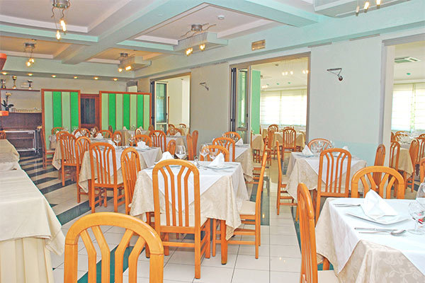 HOTEL ELSA 3* - Milano Marittima (RA) Semplice ed essenziale, a 200 metri dalla spiaggia