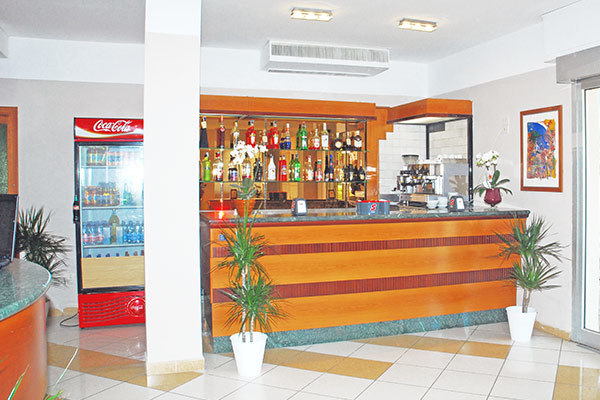 HOTEL ELSA 3* - Milano Marittima (RA) Semplice ed essenziale, a 200 metri dalla spiaggia