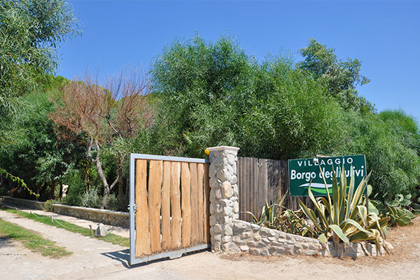 Oasi di relax immersa nel verde, fronte mare
