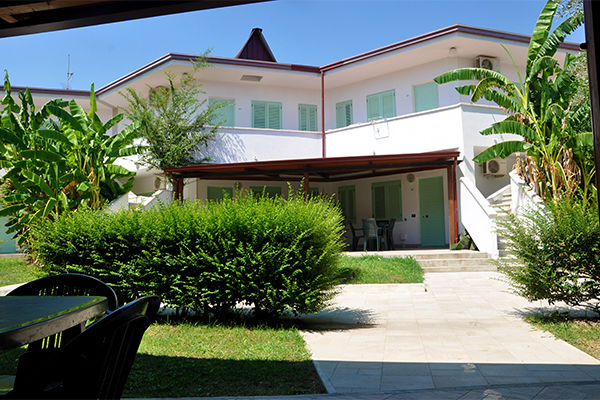 Oasi di relax immersa nel verde, fronte mare