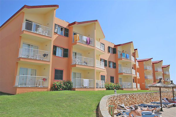 NICOLAUS CLUB ROC CALA'N BLANES BEACH 4* - Minorca - Ciutadella (Baleari - Spagna) Con accesso diretto a una suggestiva caletta
