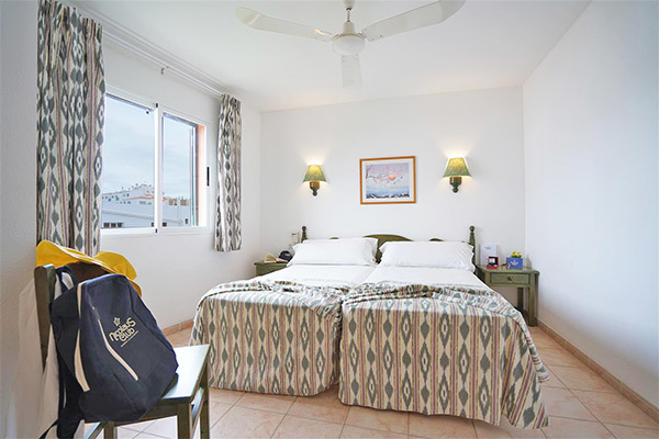 NICOLAUS CLUB ROC CALA'N BLANES BEACH 4* - Minorca - Ciutadella (Baleari - Spagna) Con accesso diretto a una suggestiva caletta