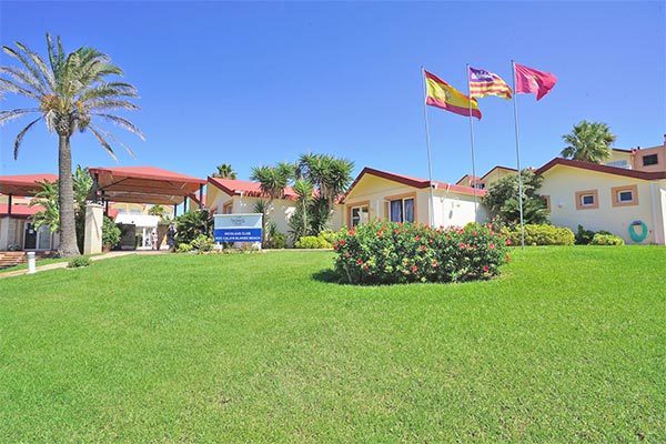 NICOLAUS CLUB ROC CALA'N BLANES BEACH 4* - Minorca - Ciutadella (Baleari - Spagna) Con accesso diretto a una suggestiva caletta