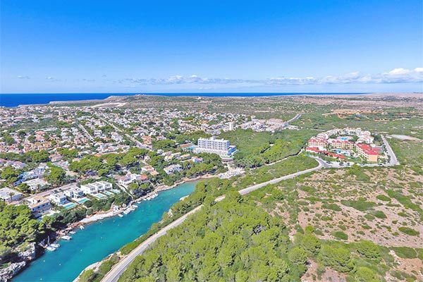 NICOLAUS CLUB ROC CALA'N BLANES BEACH 4* - Minorca - Ciutadella (Baleari - Spagna) Con accesso diretto a una suggestiva caletta