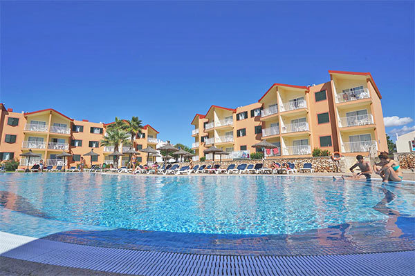 NICOLAUS CLUB ROC CALA'N BLANES BEACH 4* - Minorca - Ciutadella (Baleari - Spagna) Con accesso diretto a una suggestiva caletta