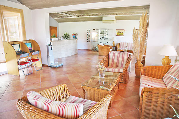 NICOLAUS CLUB ROC CALA'N BLANES BEACH 4* - Minorca - Ciutadella (Baleari - Spagna) Con accesso diretto a una suggestiva caletta
