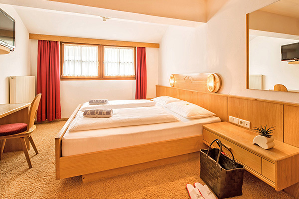 PICCOLO HOTEL GURSCHLER 3*S - Senales (BZ) Ai piedi del ghiacciaio della Val Senales
