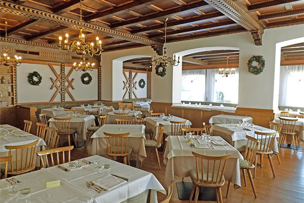 HOTEL MONZONI 3* - Pozza di Fassa (TN) In posizione panoramica in Val di Fassa