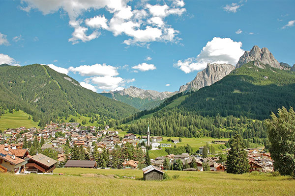 HOTEL MONZONI 3* - Pozza di Fassa (TN) In posizione panoramica in Val di Fassa