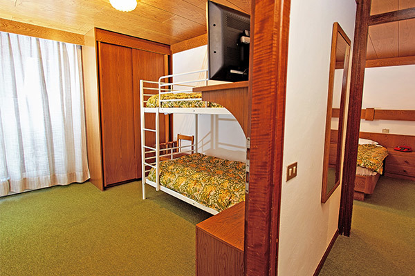 HOTEL MONZONI 3* - Pozza di Fassa (TN) In posizione panoramica in Val di Fassa