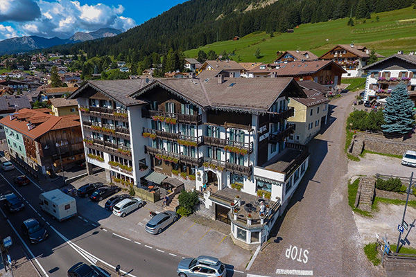 In Val di fassa, a 800 metri dalle piste da sci