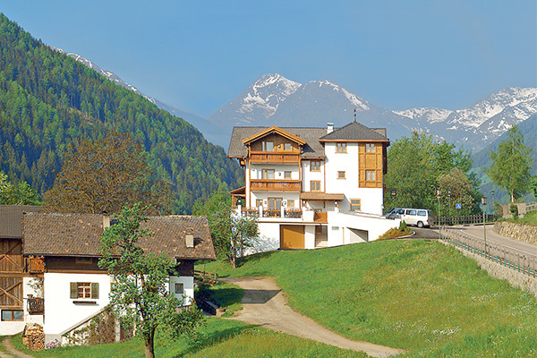 HOTEL SEERAST 3* - Santa Valburga - Ultimo (BZ) A conduzione familiare, in centro