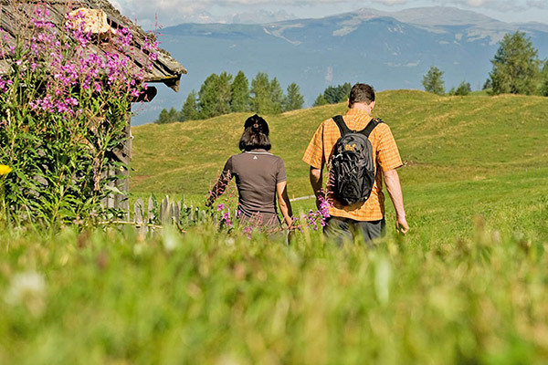 HOTEL SEERAST 3* - Santa Valburga - Ultimo (BZ) A conduzione familiare, in centro