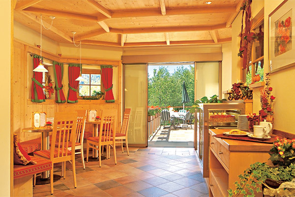 HOTEL SEERAST 3* - Santa Valburga - Ultimo (BZ) A conduzione familiare, in centro