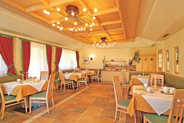 HOTEL SEERAST 3* - Santa Valburga - Ultimo (BZ) A conduzione familiare, in centro