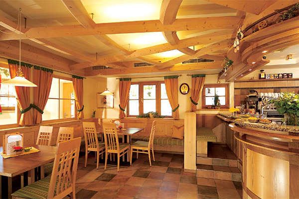 HOTEL SEERAST 3* - Santa Valburga - Ultimo (BZ) A conduzione familiare, in centro