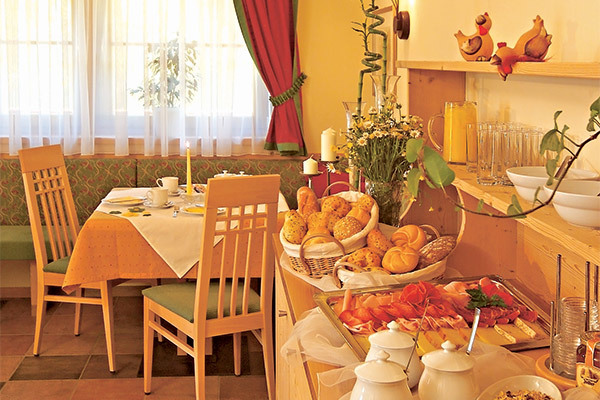 HOTEL SEERAST 3* - Santa Valburga - Ultimo (BZ) A conduzione familiare, in centro