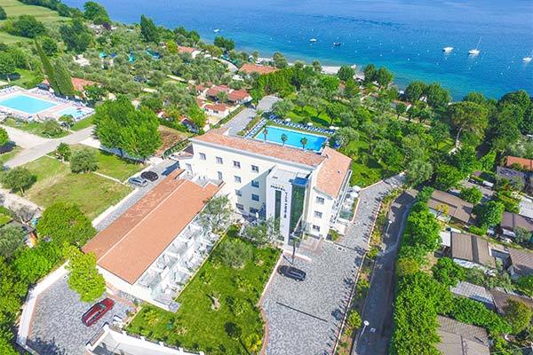 HOTEL VILLA PARADISO SUITE 4* - Moniga del Garda (BS) Moderno 4*, in posizione tranquilla