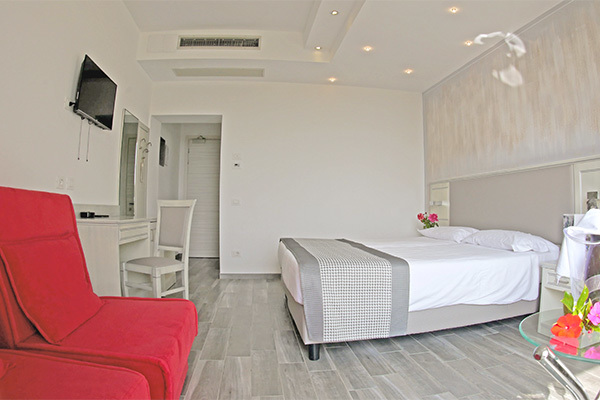 HOTEL VILLA PARADISO SUITE 4* - Moniga del Garda (BS) Moderno 4*, in posizione tranquilla