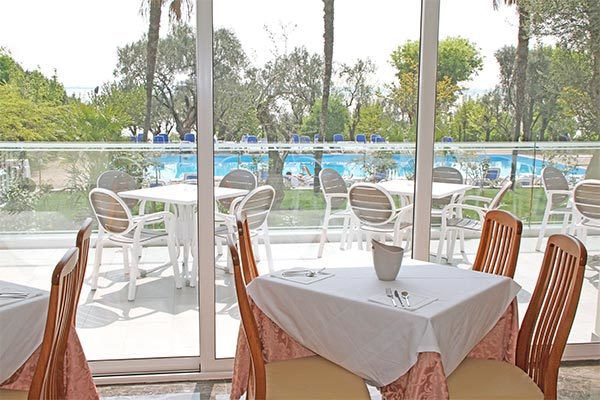 HOTEL VILLA PARADISO SUITE 4* - Moniga del Garda (BS) Moderno 4*, in posizione tranquilla