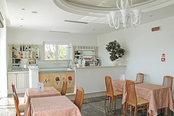HOTEL VILLA PARADISO SUITE 4* - Moniga del Garda (BS) Moderno 4*, in posizione tranquilla