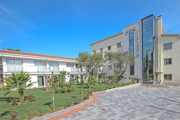 HOTEL VILLA PARADISO SUITE 4* - Moniga del Garda (BS) Moderno 4*, in posizione tranquilla