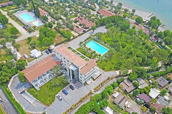 HOTEL VILLA PARADISO SUITE 4* - Moniga del Garda (BS) Moderno 4*, in posizione tranquilla