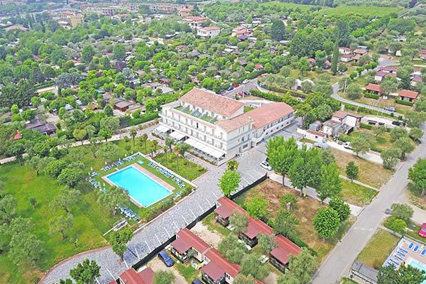 HOTEL VILLA PARADISO SUITE 4* - Moniga del Garda (BS) Moderno 4*, in posizione tranquilla