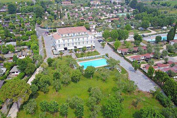 HOTEL VILLA PARADISO SUITE 4* - Moniga del Garda (BS) Moderno 4*, in posizione tranquilla