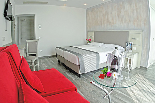 HOTEL VILLA PARADISO SUITE 4* - Moniga del Garda (BS) Moderno 4*, in posizione tranquilla