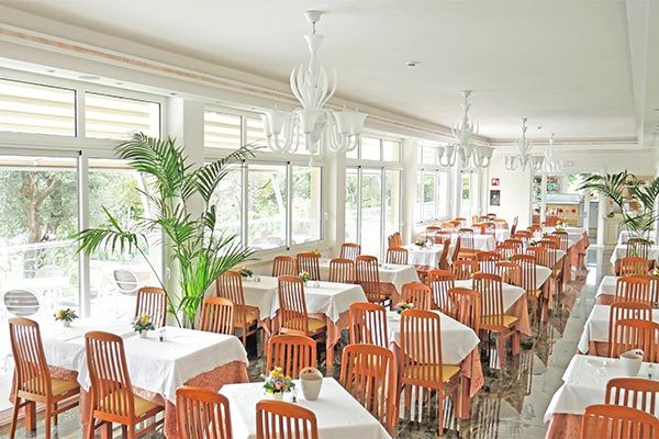 HOTEL VILLA PARADISO SUITE 4* - Moniga del Garda (BS) Moderno 4*, in posizione tranquilla