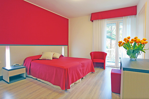 HOTEL ALEXANDER 3* - Jesolo (VE) In posizione centrale, spiaggia inclusa