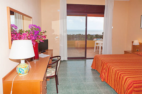 HOTEL CLUB CONTE DI CABRERA 4* - Modica (RG) Suggestivo hotel a due passi dal mare