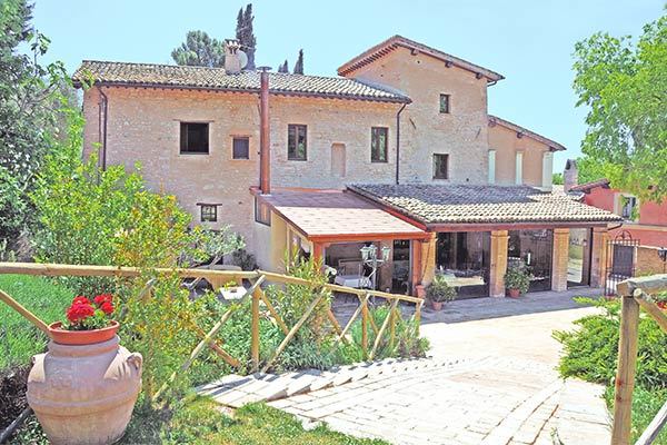 AGRITURISMO LA MAESTA' - Foligno (PG) Quiete, accoglienza e buona cucina
