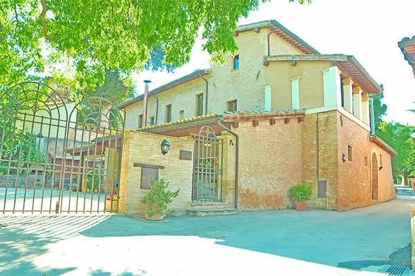 AGRITURISMO LA MAESTA' - Foligno (PG) Quiete, accoglienza e buona cucina