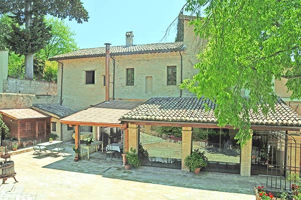 AGRITURISMO LA MAESTA' - Foligno (PG) Quiete, accoglienza e buona cucina