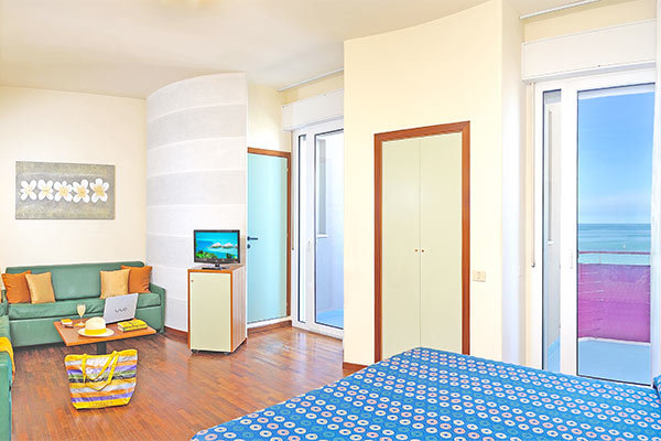 HOTEL ATLANTIC 3* - Pesaro (PU) Gestione familiare, sul mare