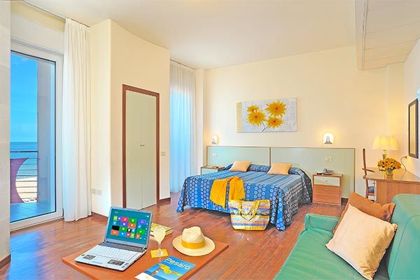 HOTEL ATLANTIC 3* - Pesaro (PU) Gestione familiare, sul mare