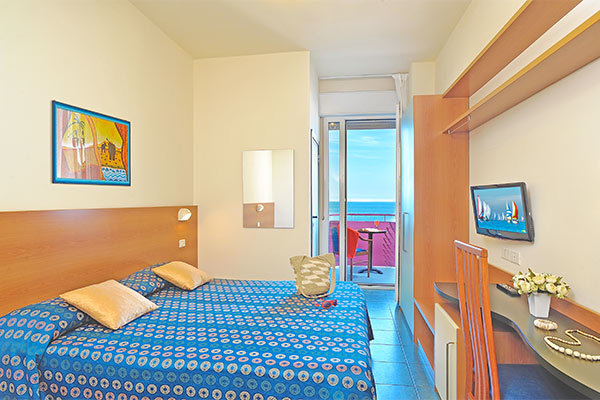 HOTEL ATLANTIC 3* - Pesaro (PU) Gestione familiare, sul mare